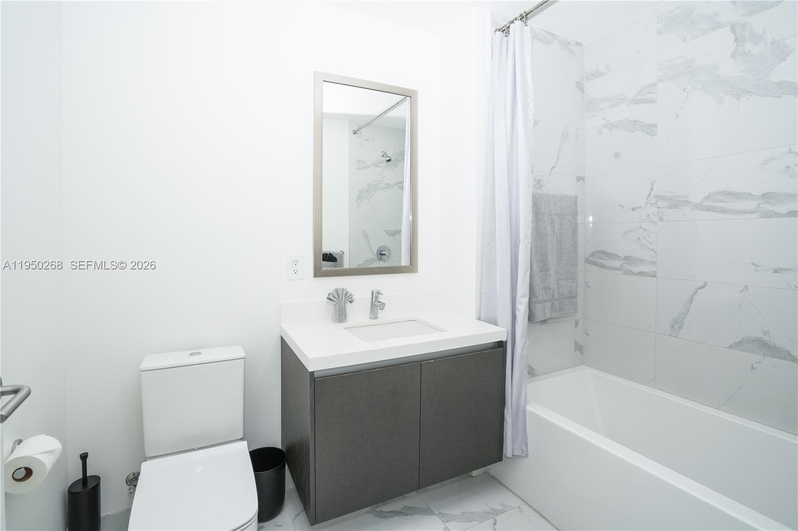 851 NE 1st Ave # 2101, Miami FL 33132 — 5