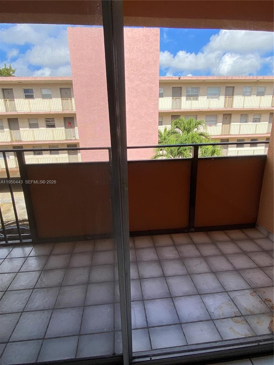 295 NW 72nd Ave # 304, Miami FL 33126 — 11