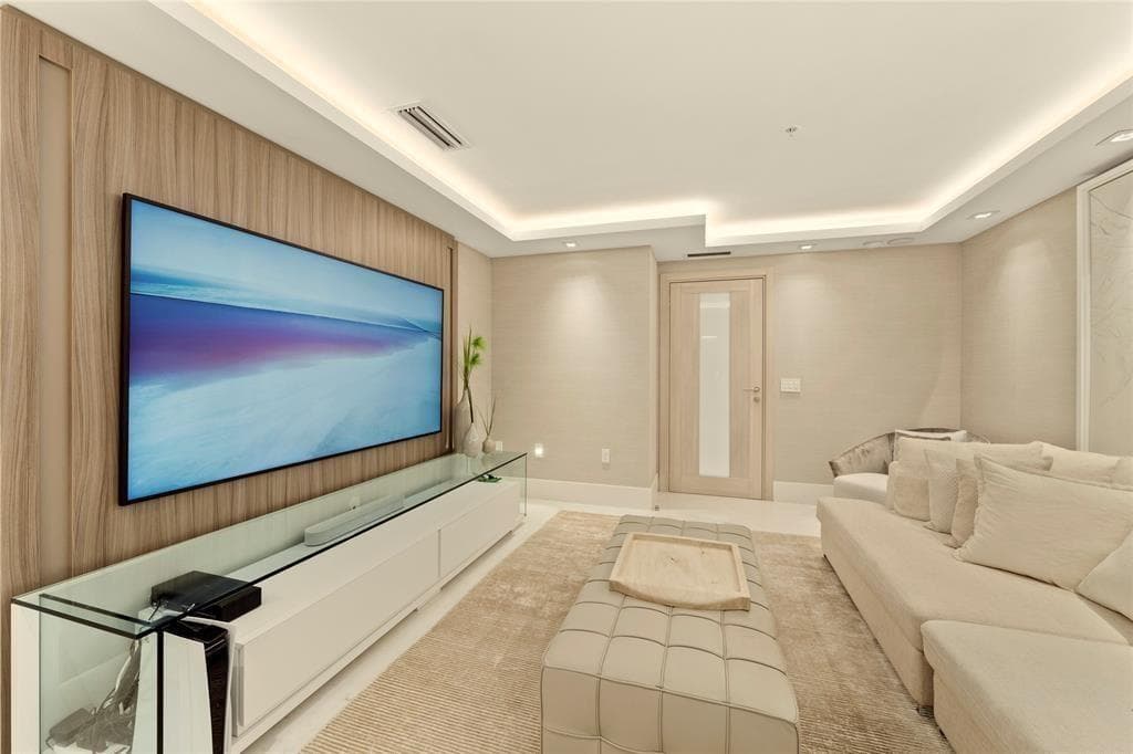 17301 Biscayne Boulevard # 7, Aventura FL 33160 — 23