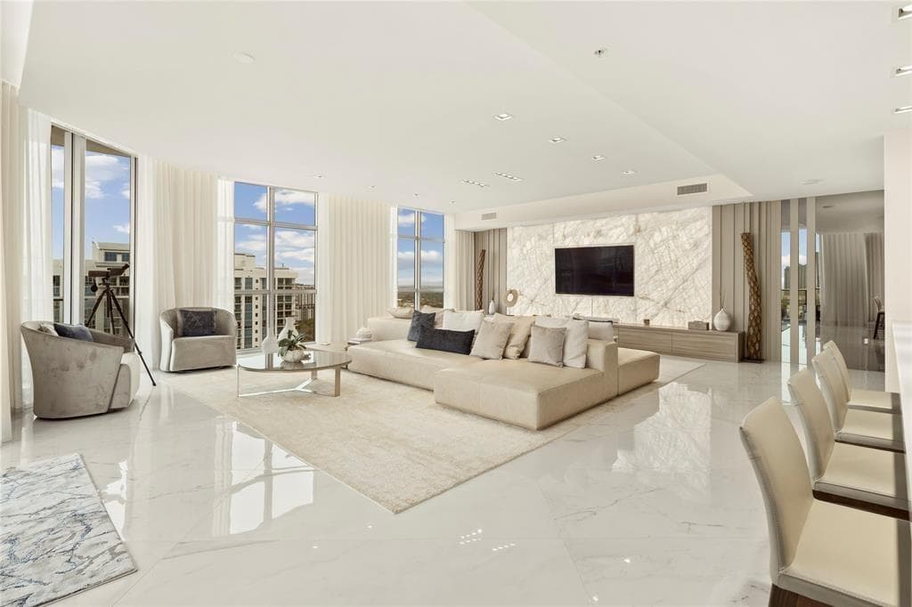 17301 Biscayne Boulevard # 7, Aventura FL 33160 — 2