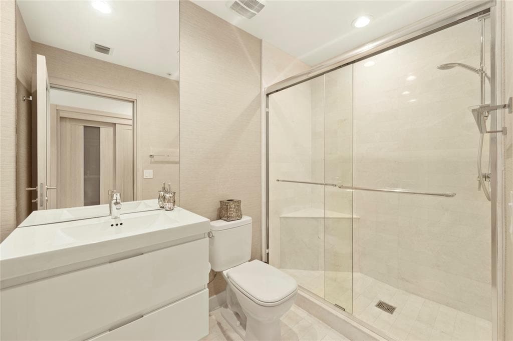 17301 Biscayne Boulevard # 7, Aventura FL 33160 — 26