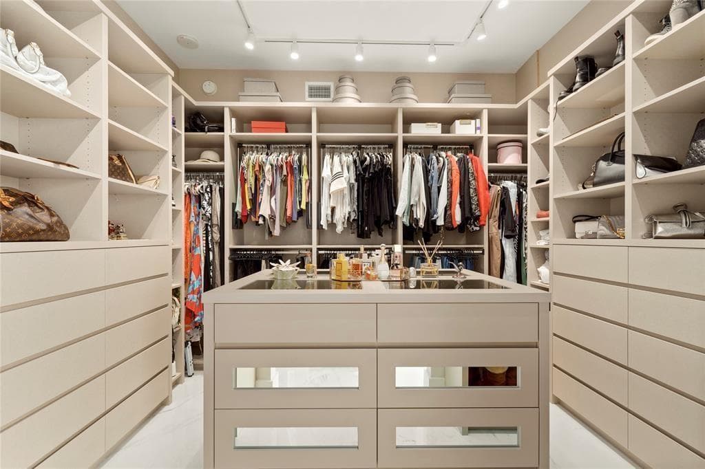 17301 Biscayne Boulevard # 7, Aventura FL 33160 — 20