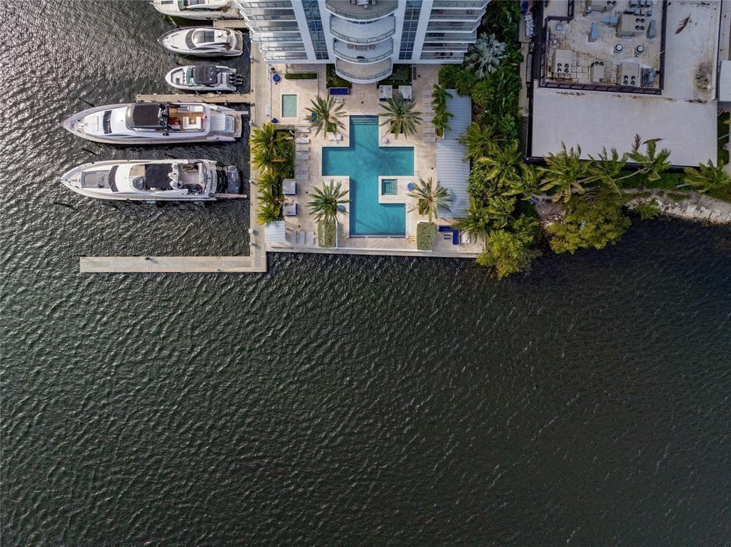 17301 Biscayne Boulevard # 7, Aventura FL 33160 — 33