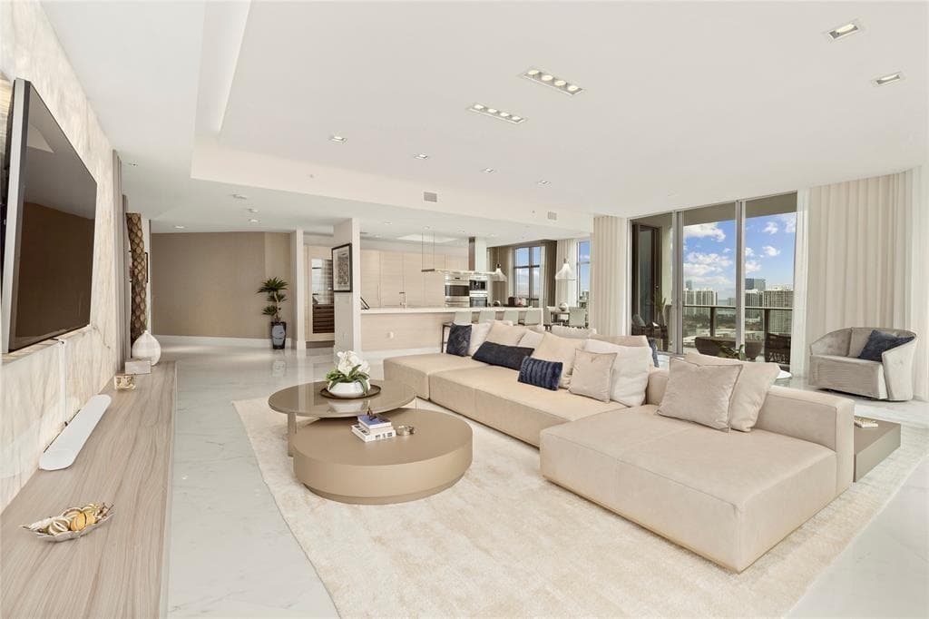 17301 Biscayne Boulevard # 7, Aventura FL 33160 — 4