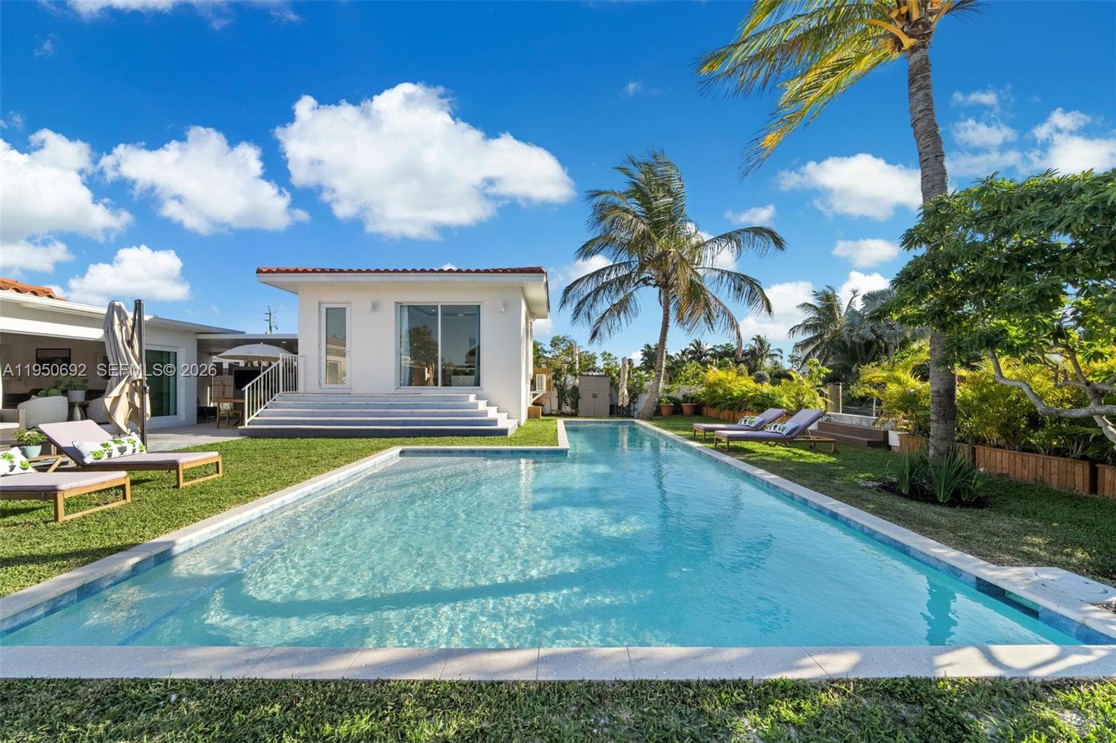 7770 Hawthorne Ave, Miami Beach FL 33141 — 23