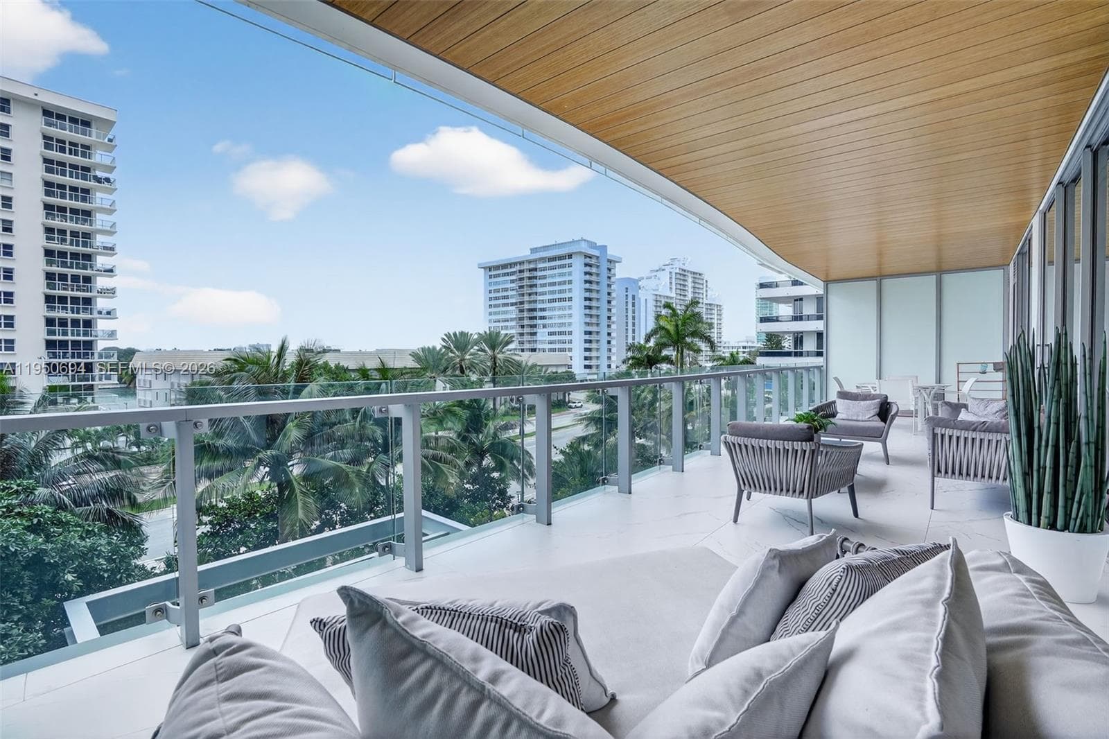 5775 Collins Ave # 405, Miami Beach FL 33140 — 3