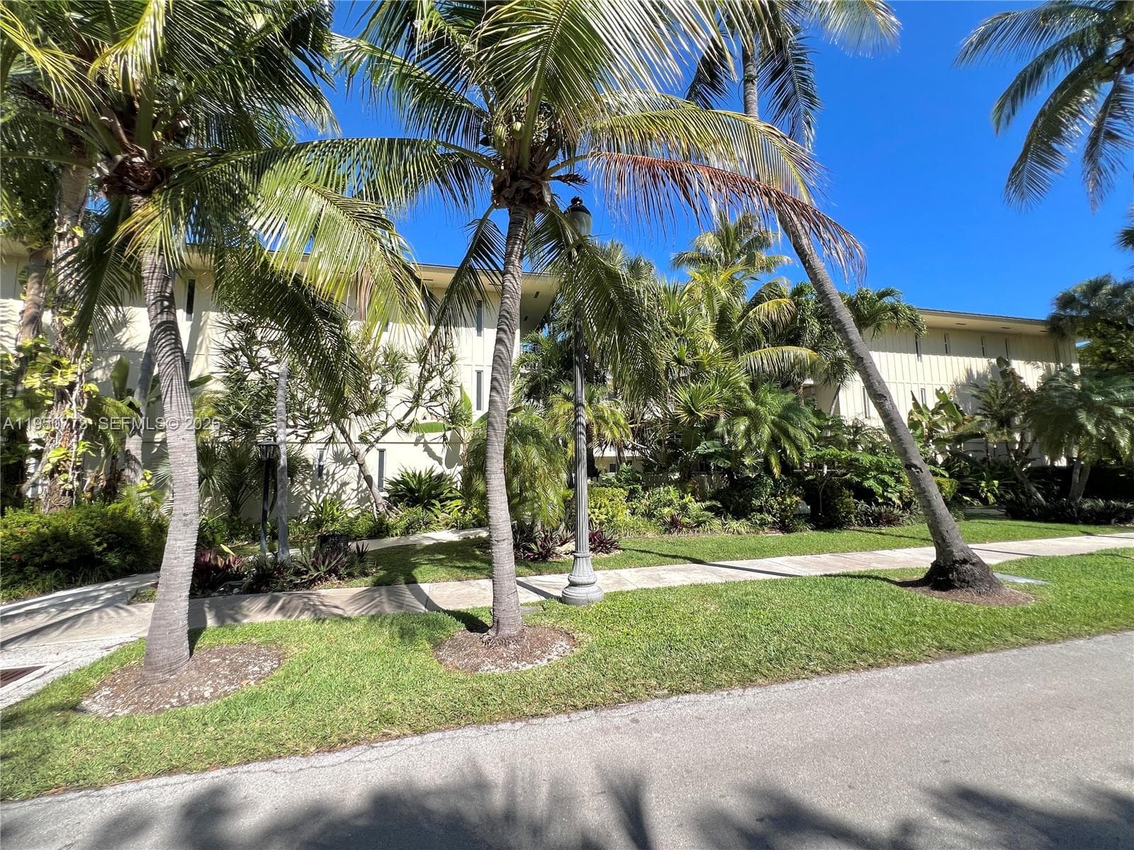 255 Sunrise Dr # 308, Key Biscayne FL 33149 — 2
