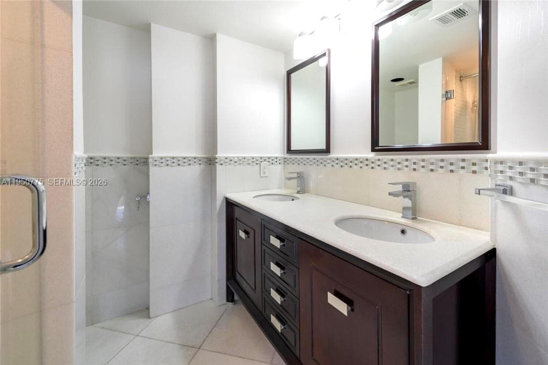 1000 W Island Blvd # 2410, Aventura FL 33160 — 23