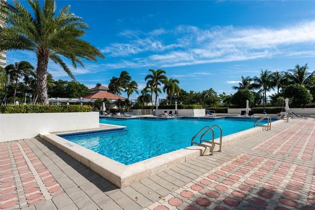 1000 W Island Blvd # 2410, Aventura FL 33160 — 27
