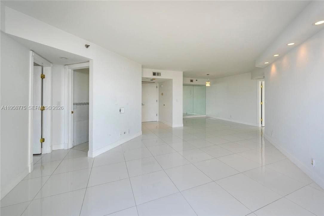 1000 W Island Blvd # 2410, Aventura FL 33160 — 13