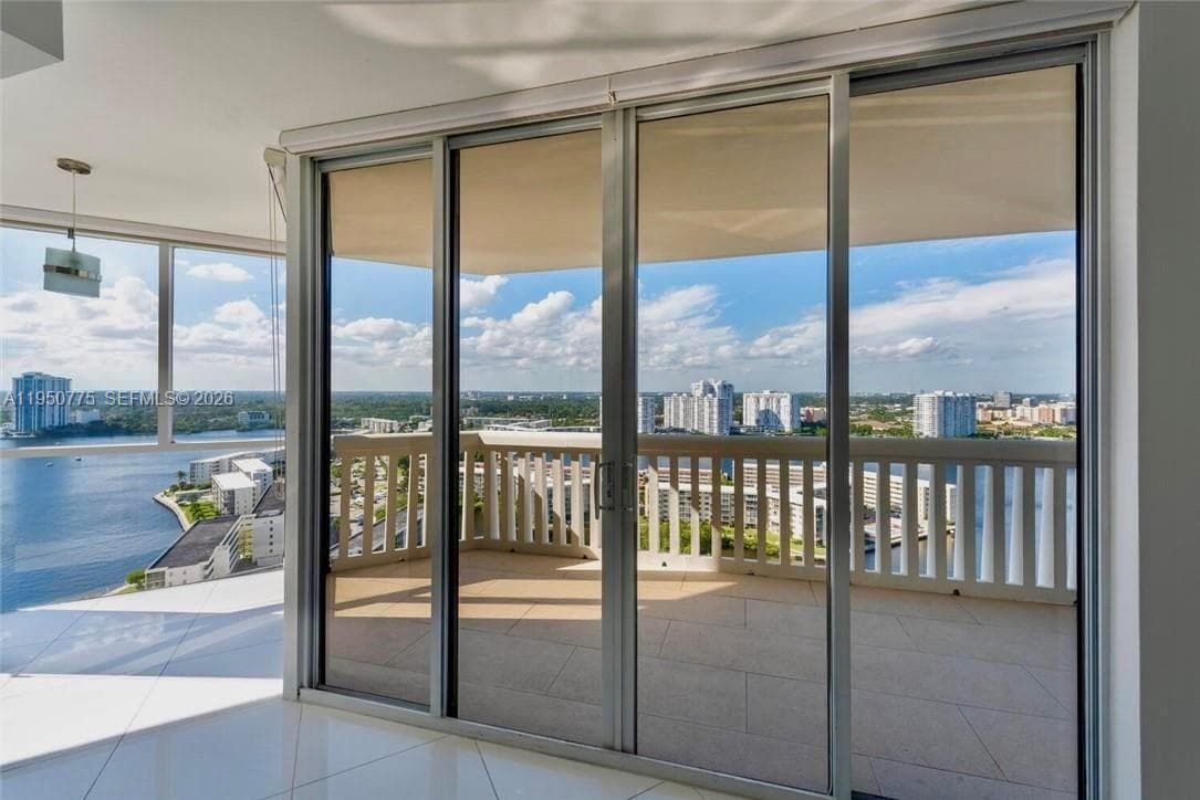 1000 W Island Blvd # 2410, Aventura FL 33160 — 17