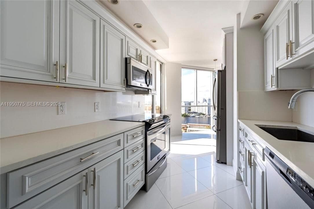 1000 W Island Blvd # 2410, Aventura FL 33160 — 16