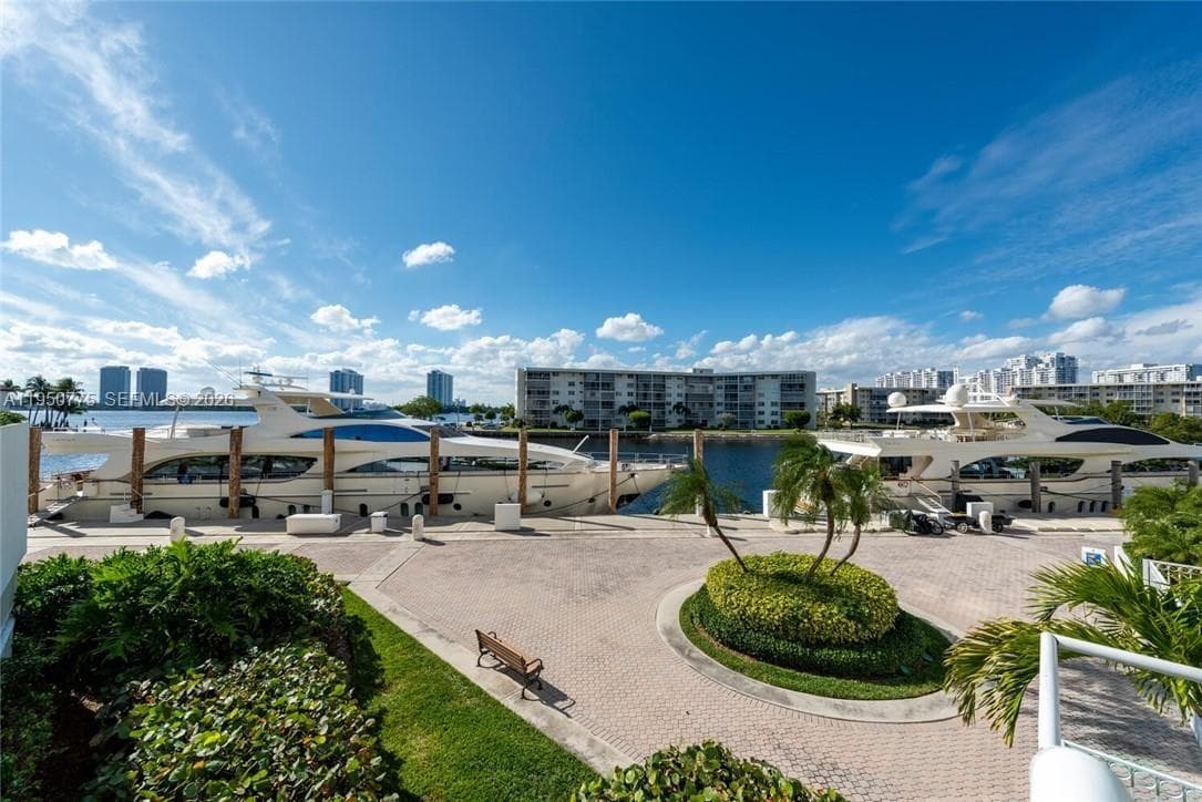 1000 W Island Blvd # 2410, Aventura FL 33160 — 26
