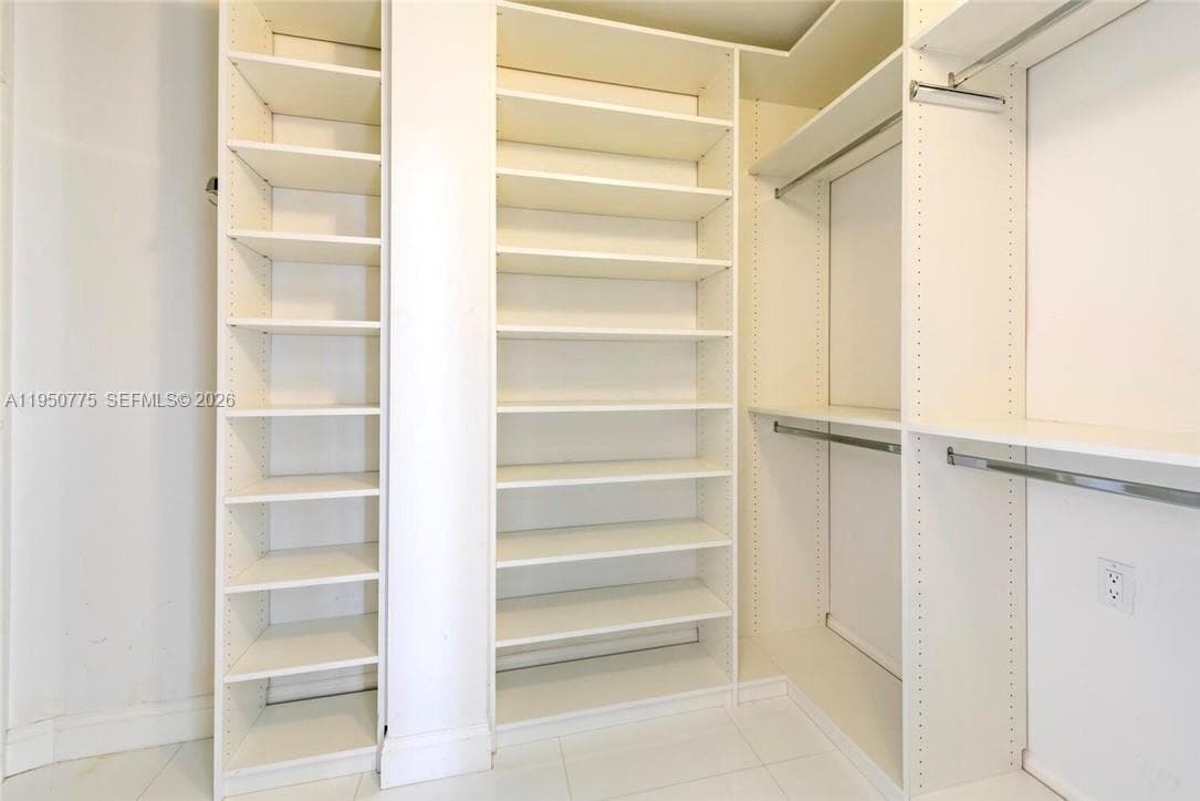 1000 W Island Blvd # 2410, Aventura FL 33160 — 22