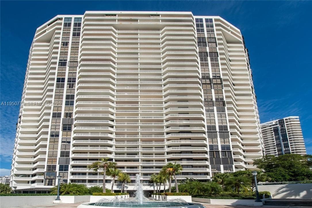1000 W Island Blvd # 2410, Aventura FL 33160 — 28