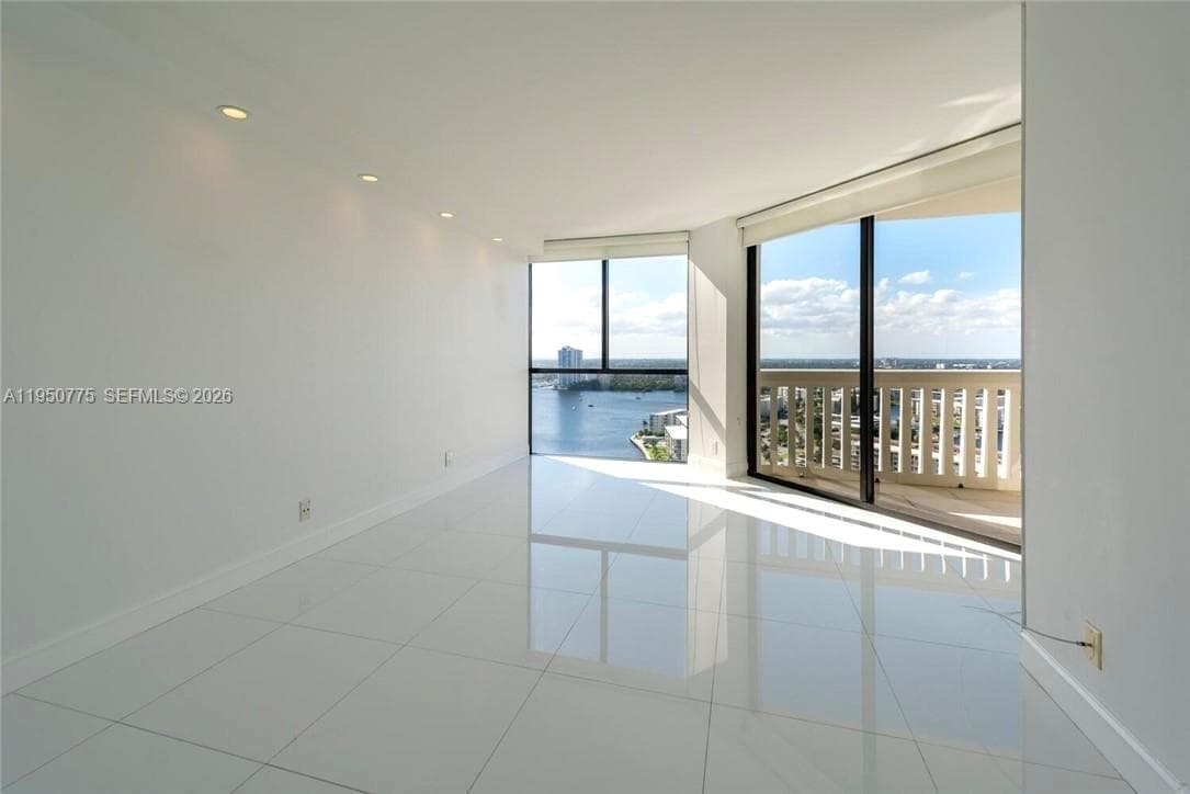 1000 W Island Blvd # 2410, Aventura FL 33160 — 5