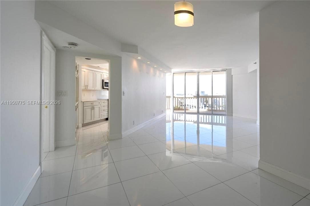 1000 W Island Blvd # 2410, Aventura FL 33160 — 10
