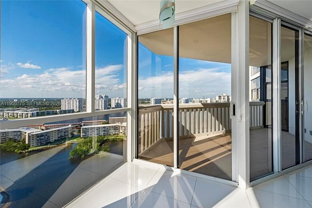 1000 W Island Blvd # 2410, Aventura FL 33160 — 14