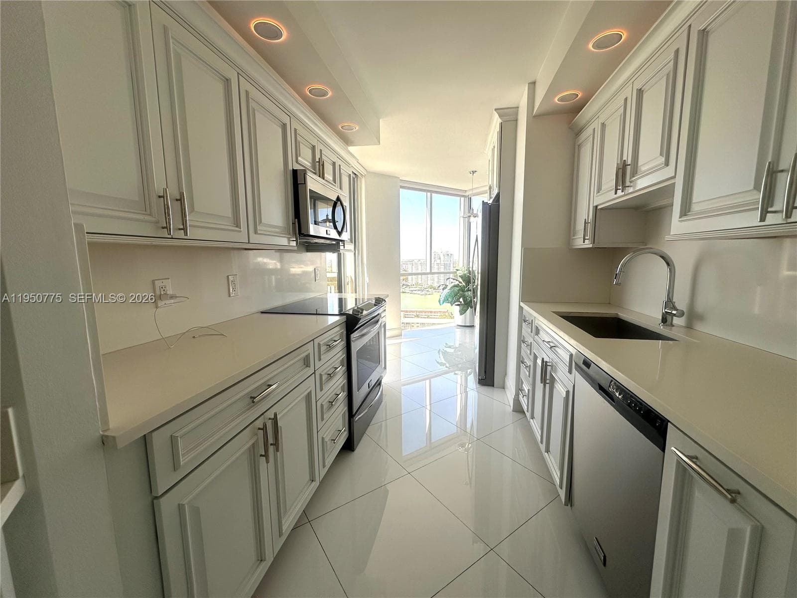 1000 W Island Blvd # 2410, Aventura FL 33160 — 8