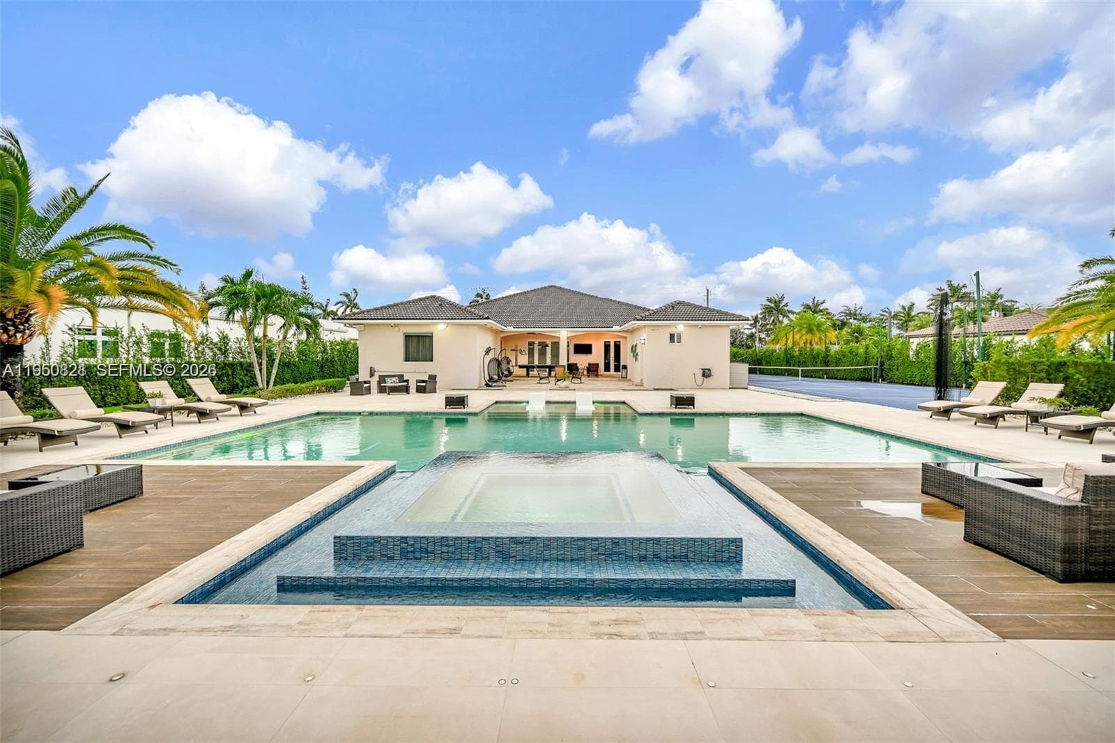 433 NW 127th Ave, Miami FL 33182 — 25