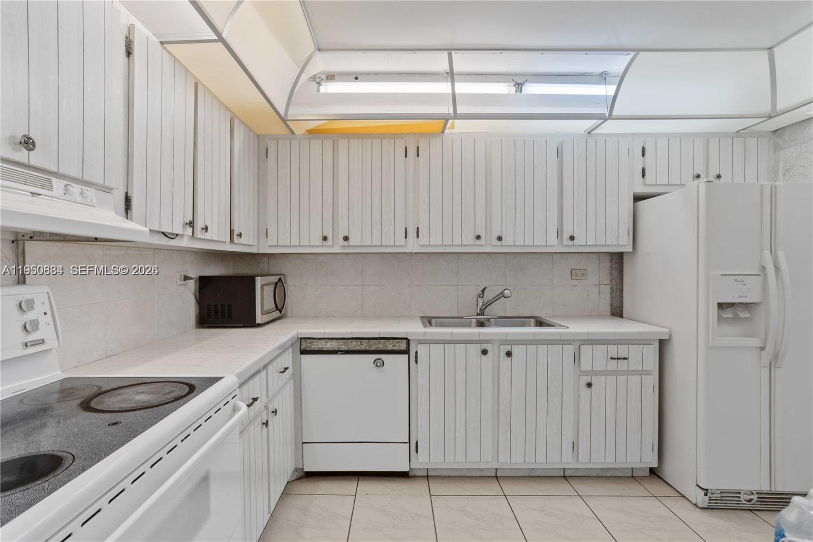 6039 Collins Ave # 809, Miami Beach FL 33140 — 10