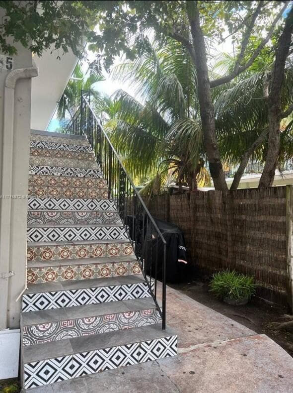 7035 Rue Granville, Miami Beach FL 33141 — 1