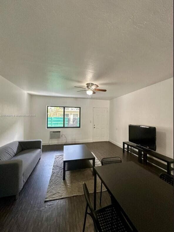 7035 Rue Granville, Miami Beach FL 33141 — 8