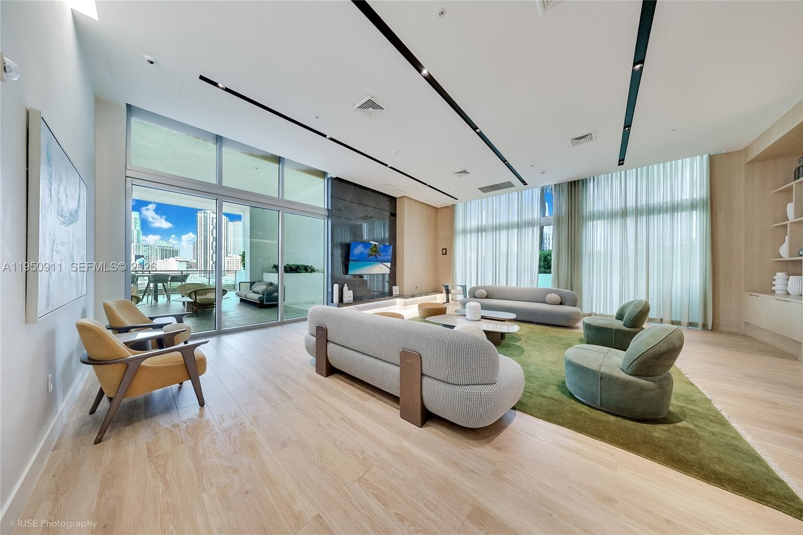 90 SW 3rd St # 3109, Miami FL 33130 — 24