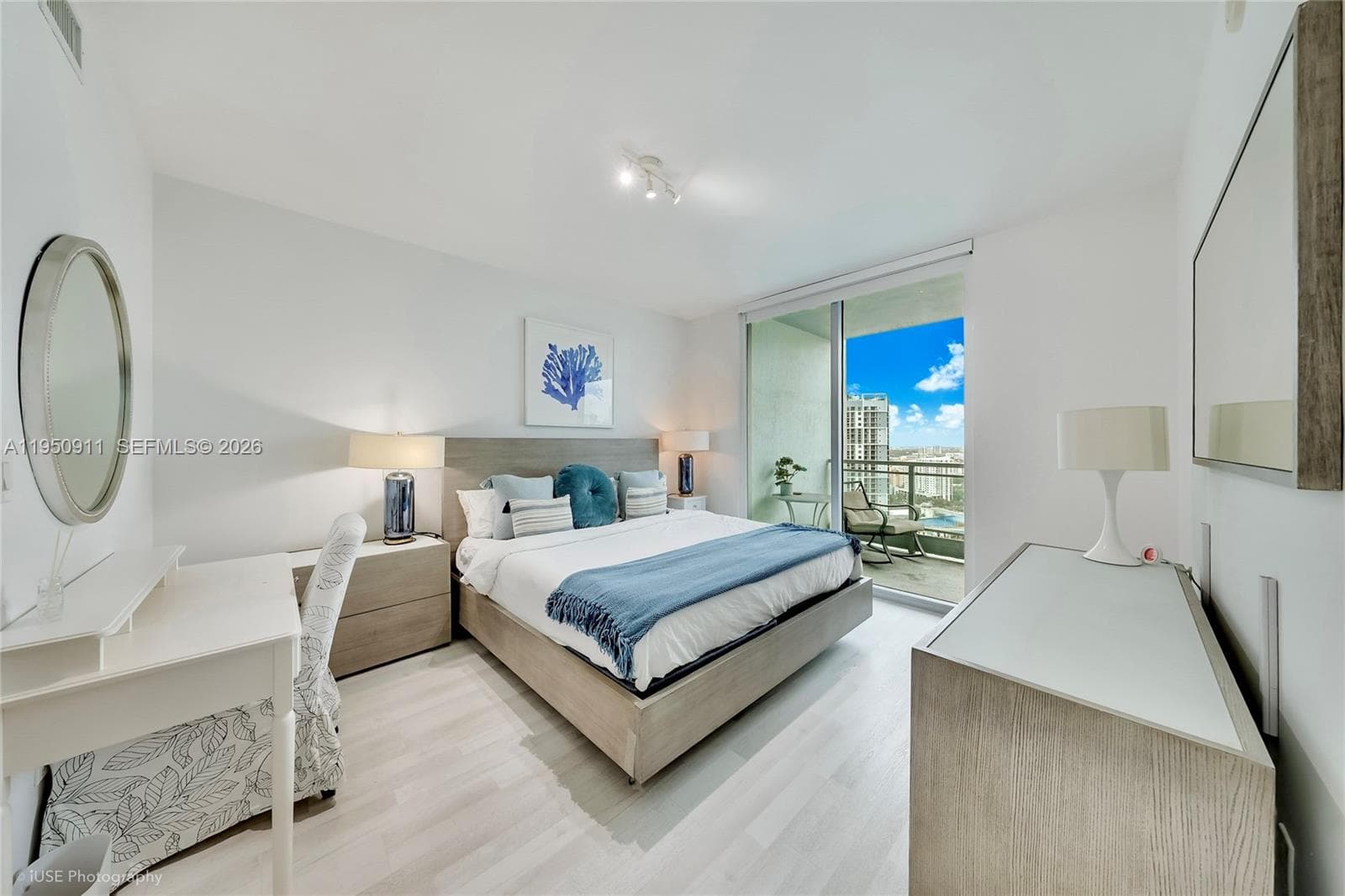 90 SW 3rd St # 3109, Miami FL 33130 — 4