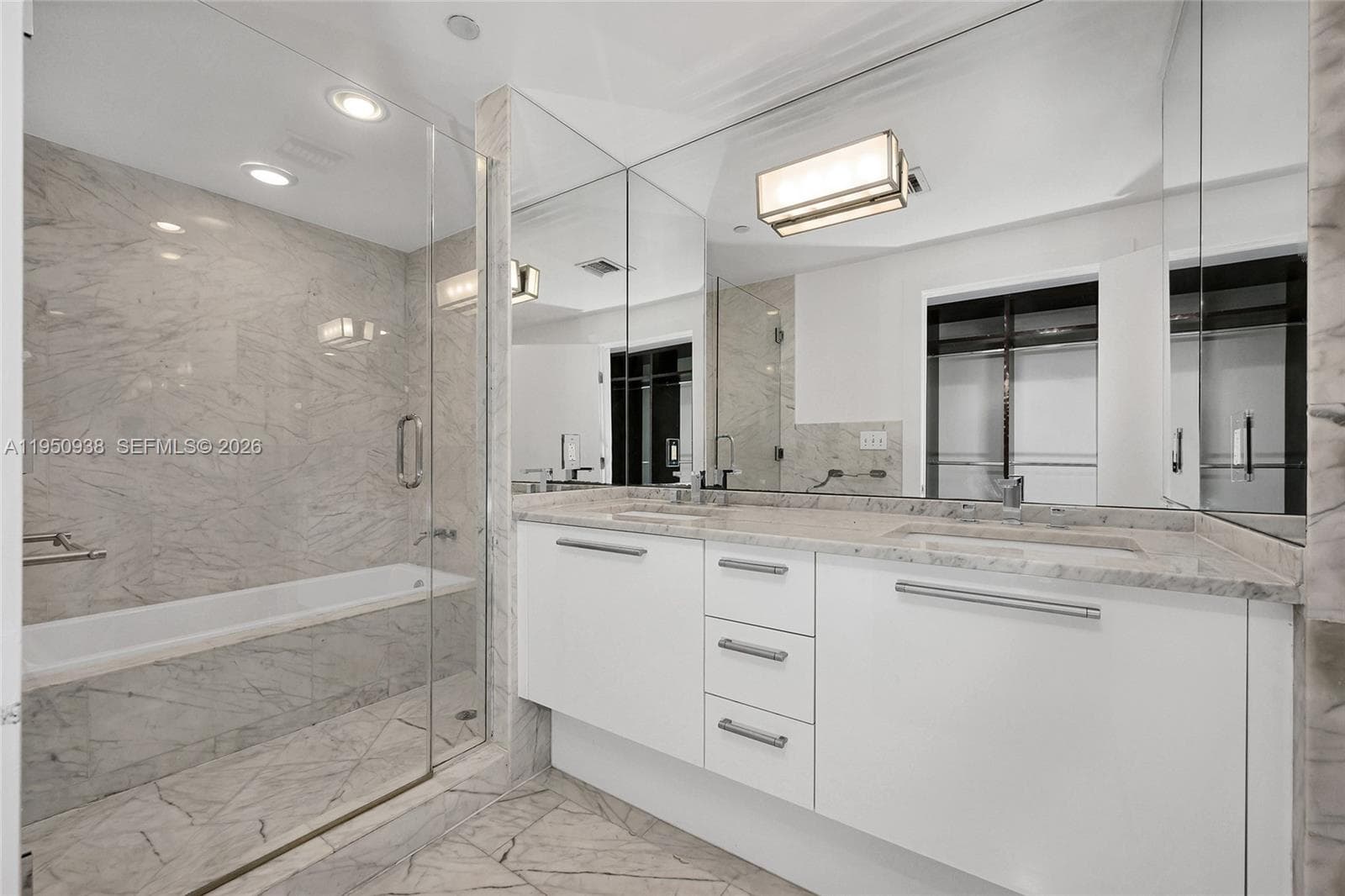 900 BISCAYNE BLVD # 909, Miami FL 33132 — 36