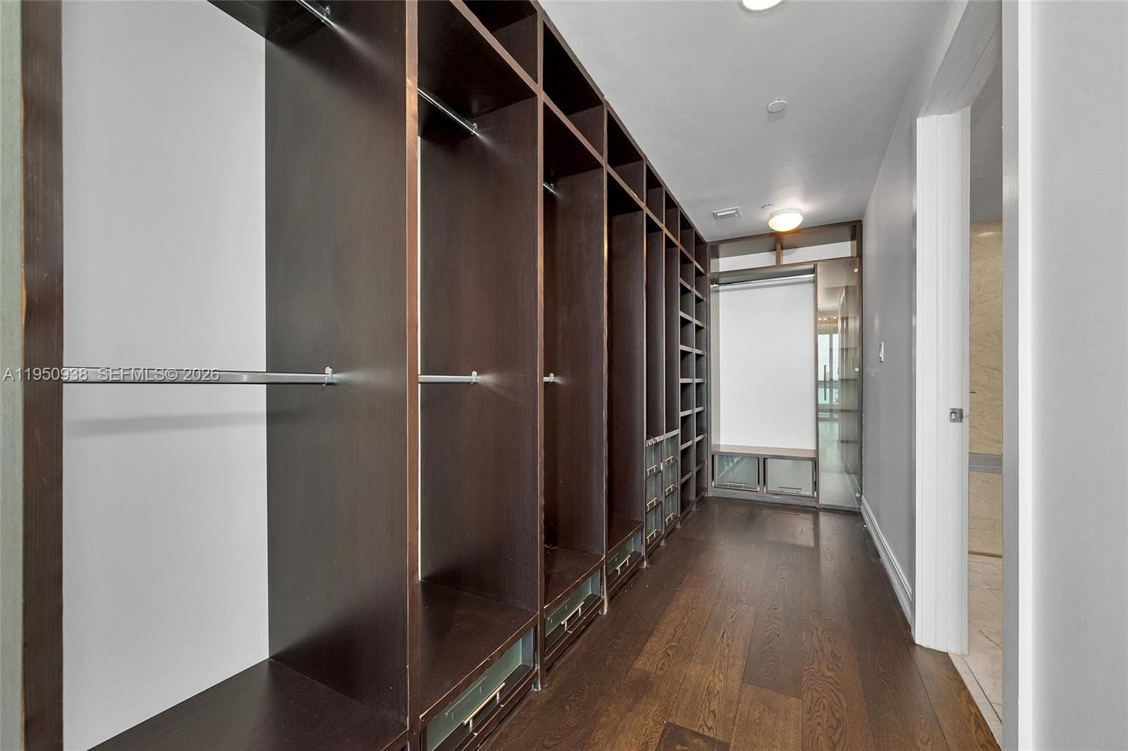 900 BISCAYNE BLVD # 909, Miami FL 33132 — 34