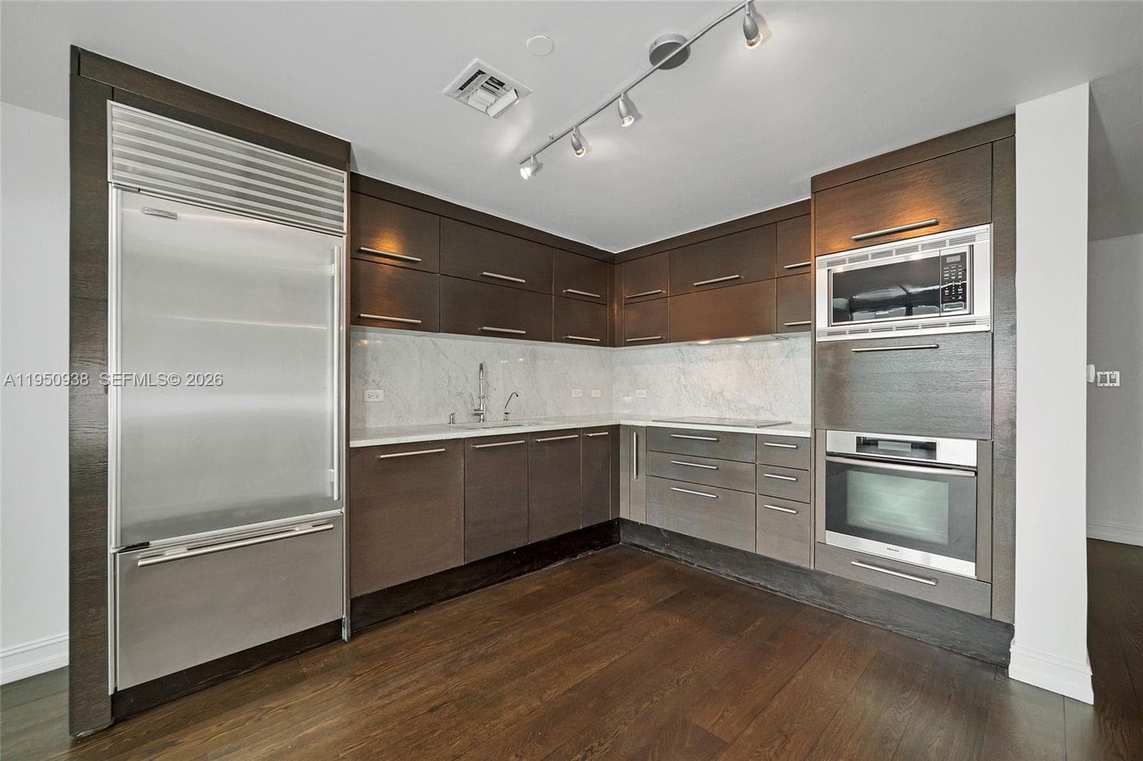 900 BISCAYNE BLVD # 909, Miami FL 33132 — 10