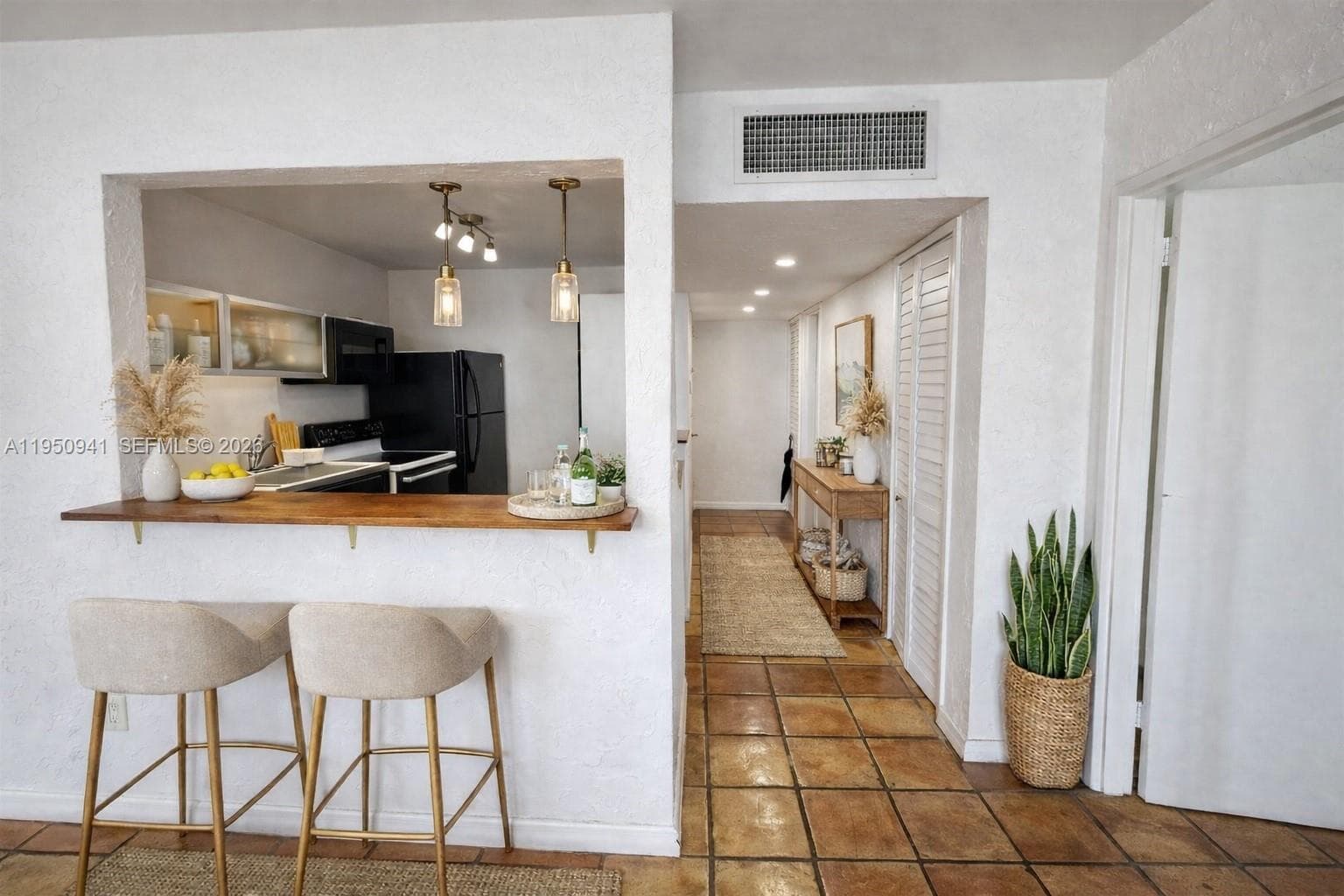 1228 West Ave # 909, Miami Beach FL 33139 — 2