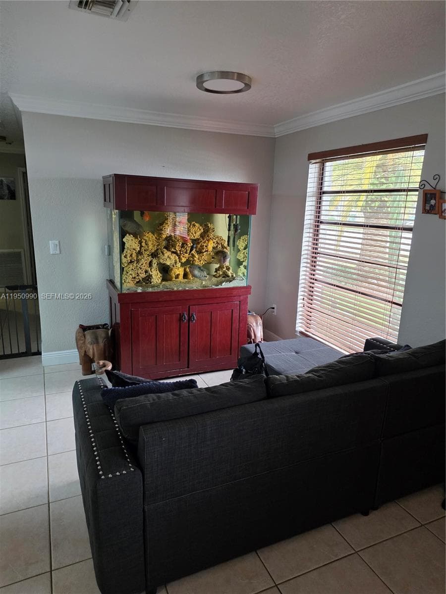 5865 W 13 Avenue, Hialeah FL 33012 — 6