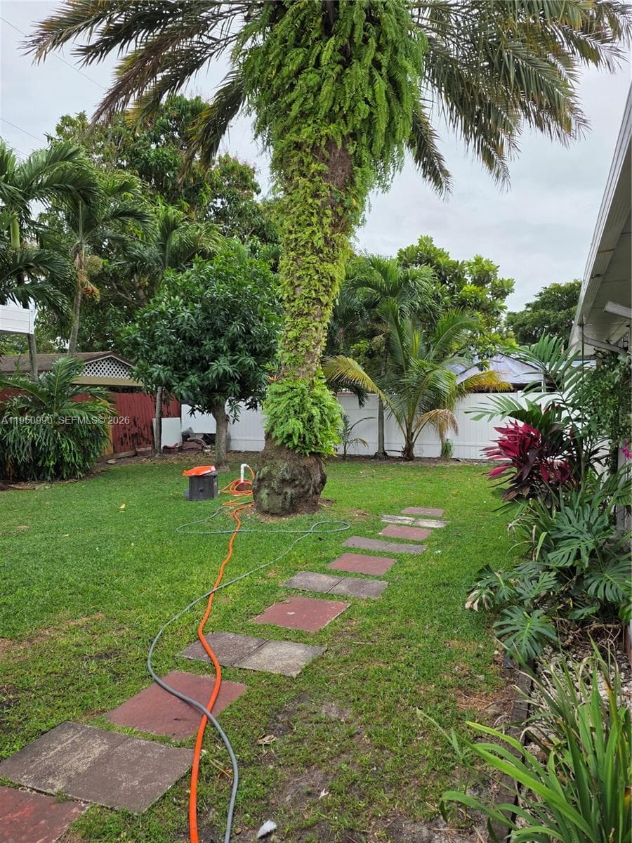 5865 W 13 Avenue, Hialeah FL 33012 — 11