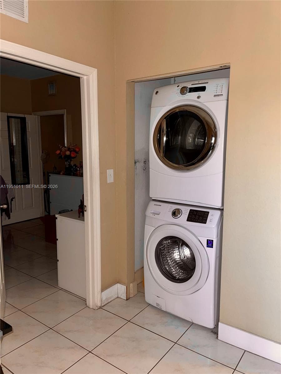 6940 NW 179th St # 7, Hialeah FL 33015 — 6