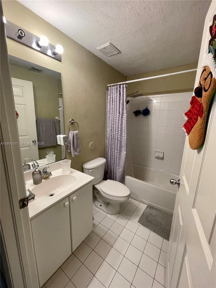 6940 NW 179th St # 7, Hialeah FL 33015 — 3