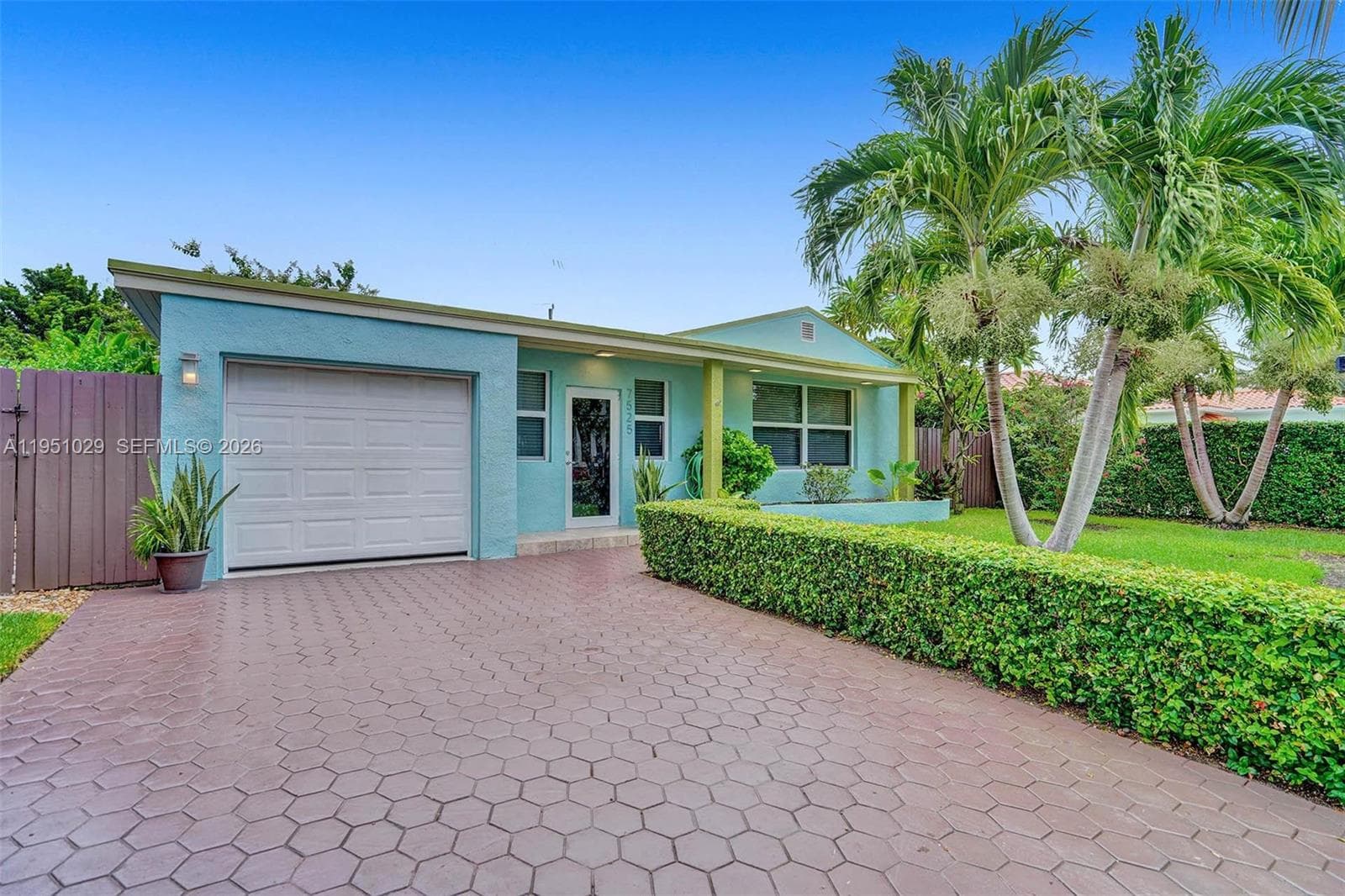 7525 W Treasure Dr, North Bay Village FL 33141 — 2