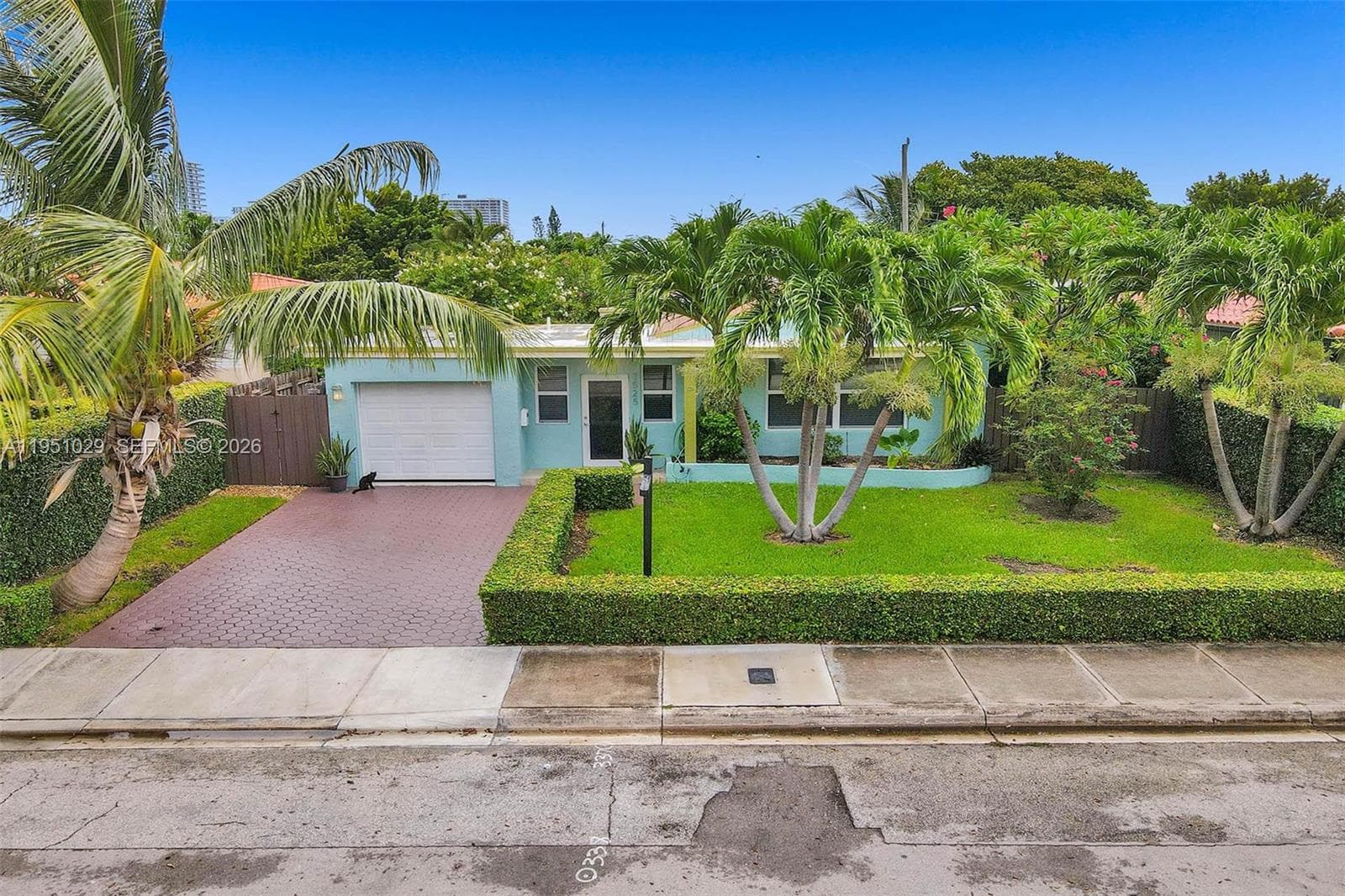 7525 W Treasure Dr, North Bay Village FL 33141 — 52