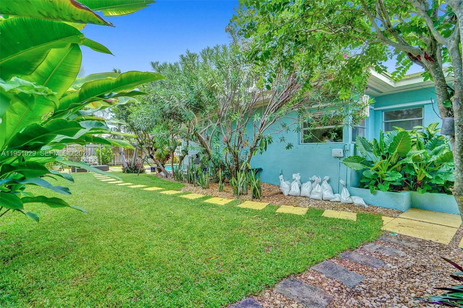 7525 W Treasure Dr, North Bay Village FL 33141 — 46