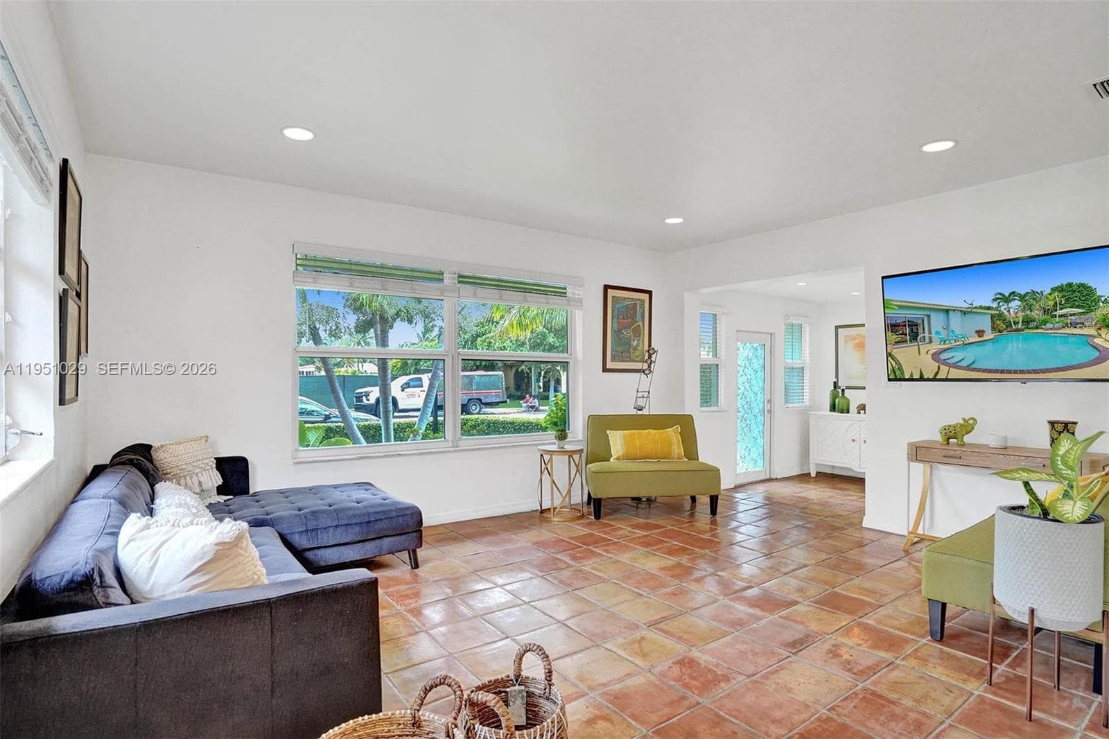 7525 W Treasure Dr, North Bay Village FL 33141 — 7