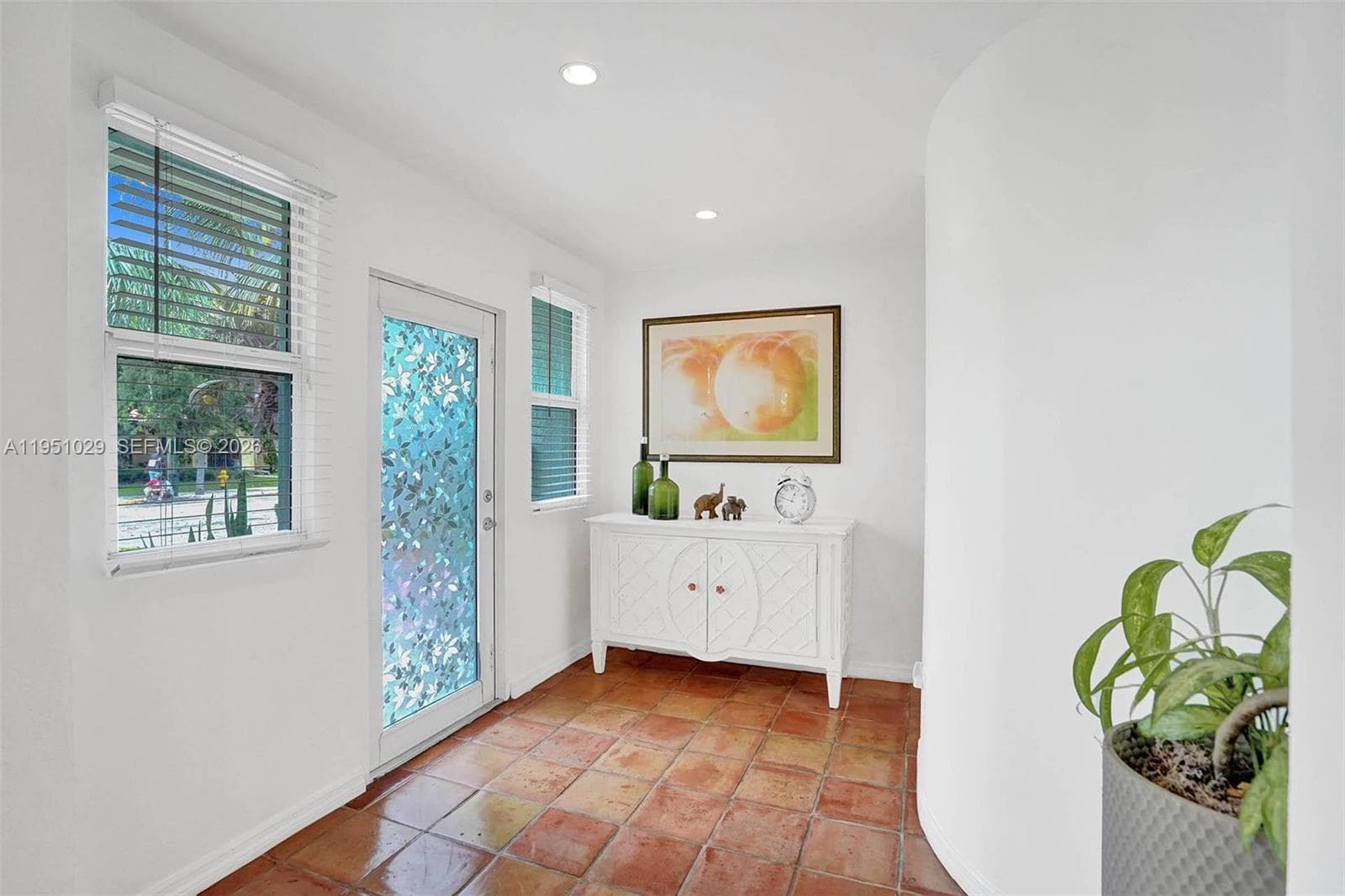 7525 W Treasure Dr, North Bay Village FL 33141 — 3
