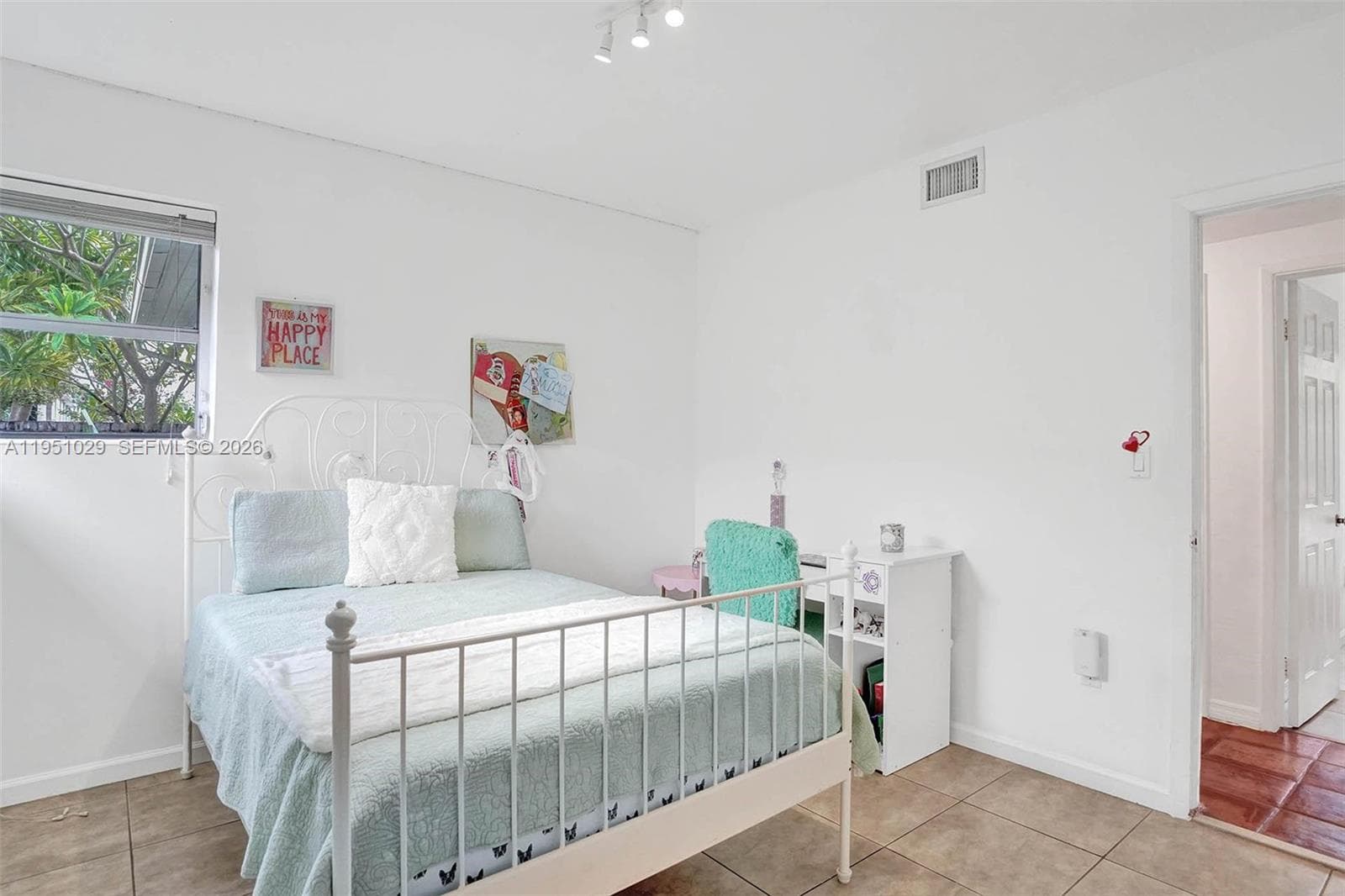 7525 W Treasure Dr, North Bay Village FL 33141 — 32