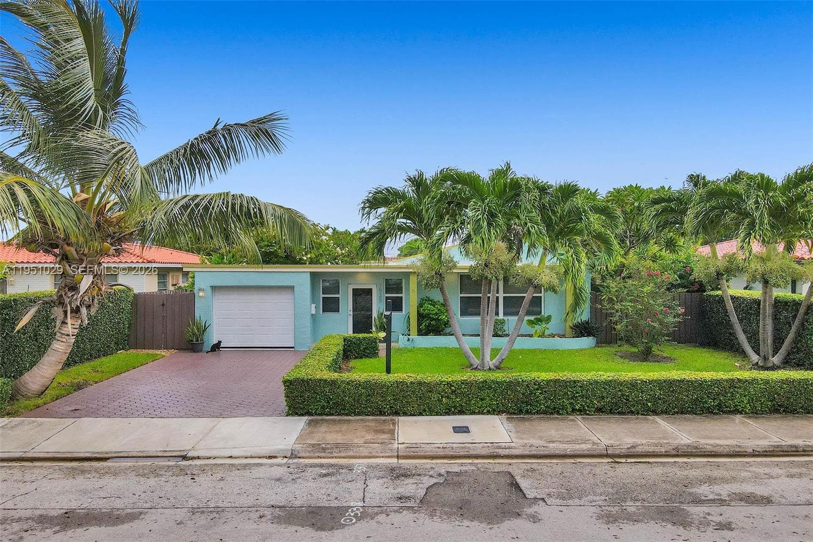 7525 W Treasure Dr, North Bay Village FL 33141 — 1