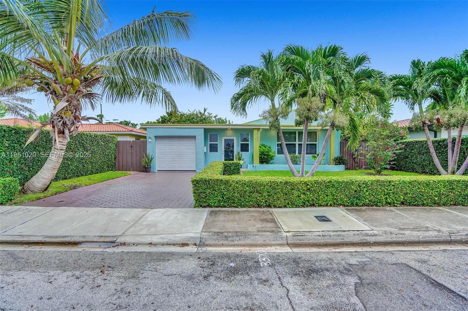 7525 W Treasure Dr, North Bay Village FL 33141 — 49