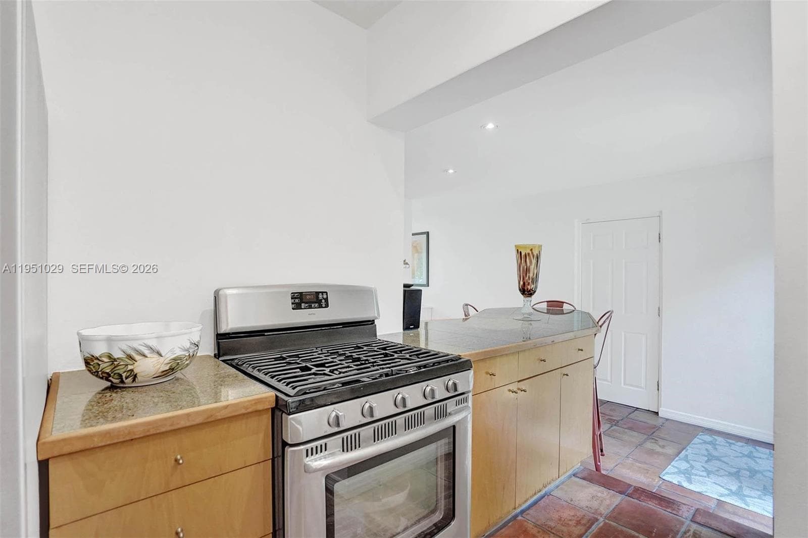 7525 W Treasure Dr, North Bay Village FL 33141 — 18
