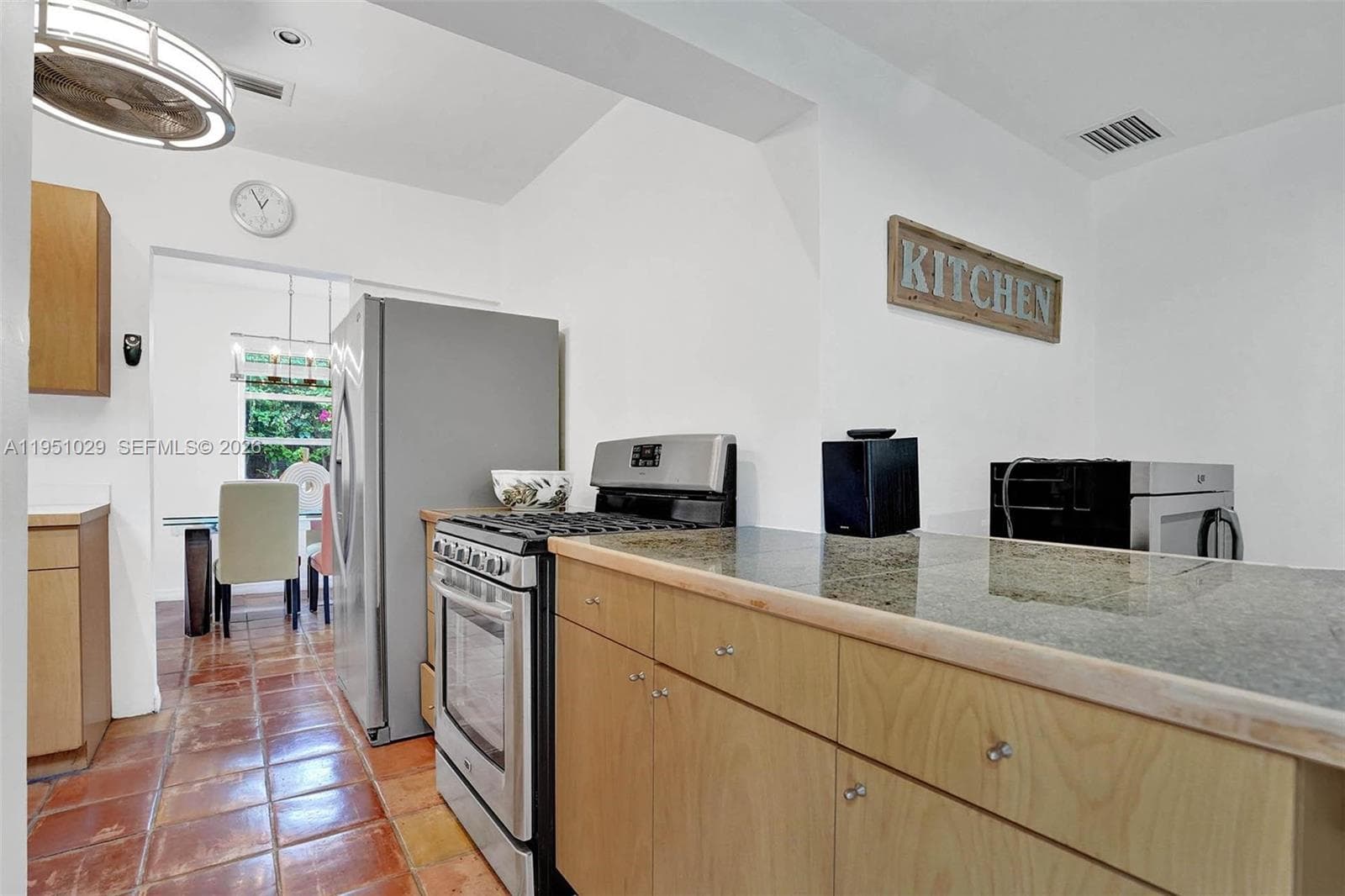 7525 W Treasure Dr, North Bay Village FL 33141 — 15
