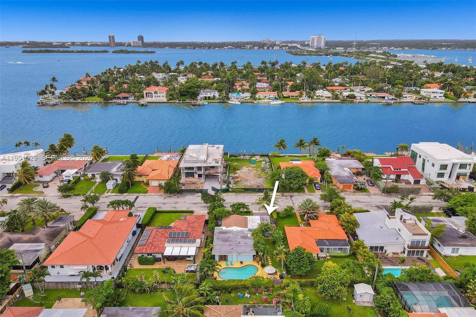7525 W Treasure Dr, North Bay Village FL 33141 — 60