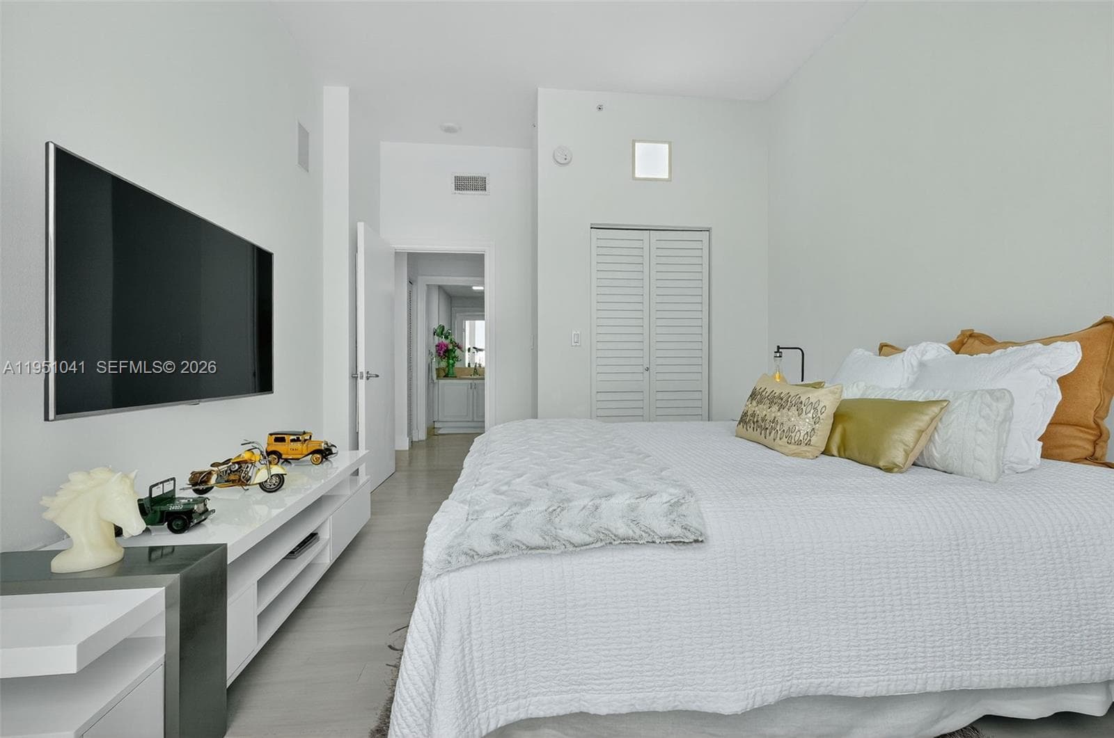 1155 Brickell Bay Dr, Miami FL 33131 — 13