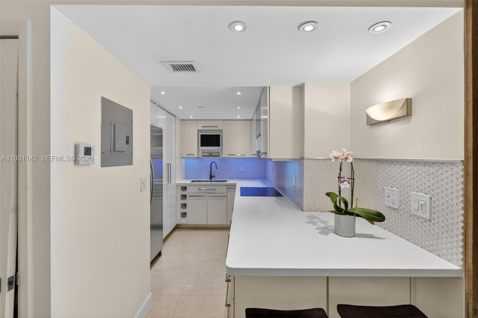 2401 Collins Ave # 1110, Miami Beach FL 33140 — 17